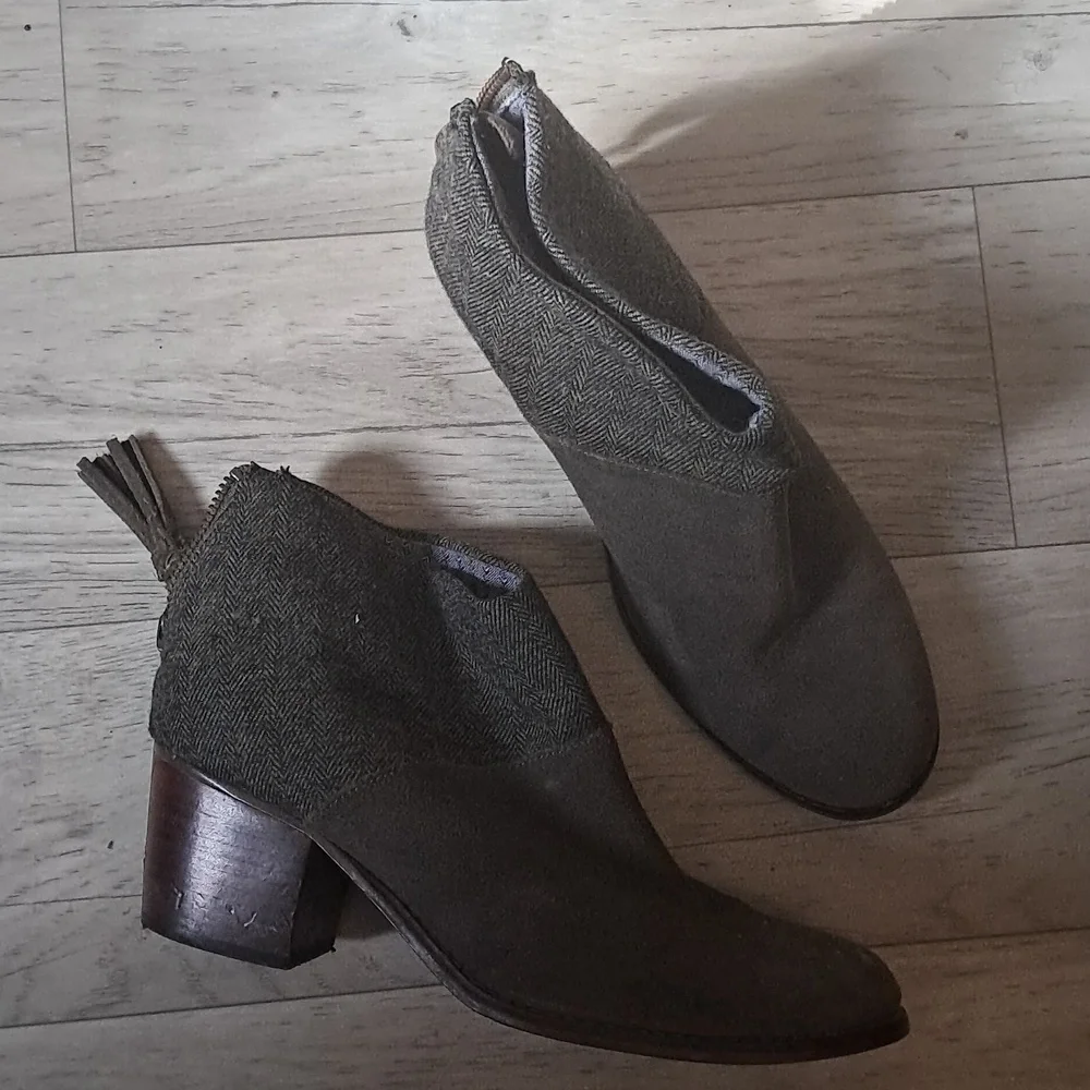 Toms Leila Suede Boots Green Size W6.5 Suede Leather Army Green